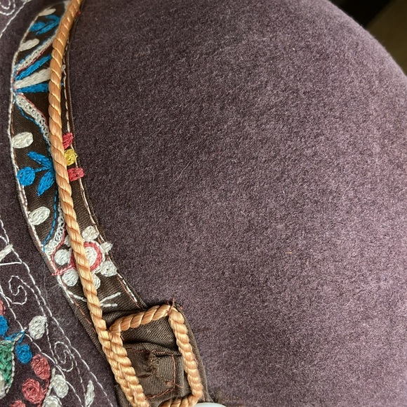 Felt embroidered hat - Picture 8 of 8